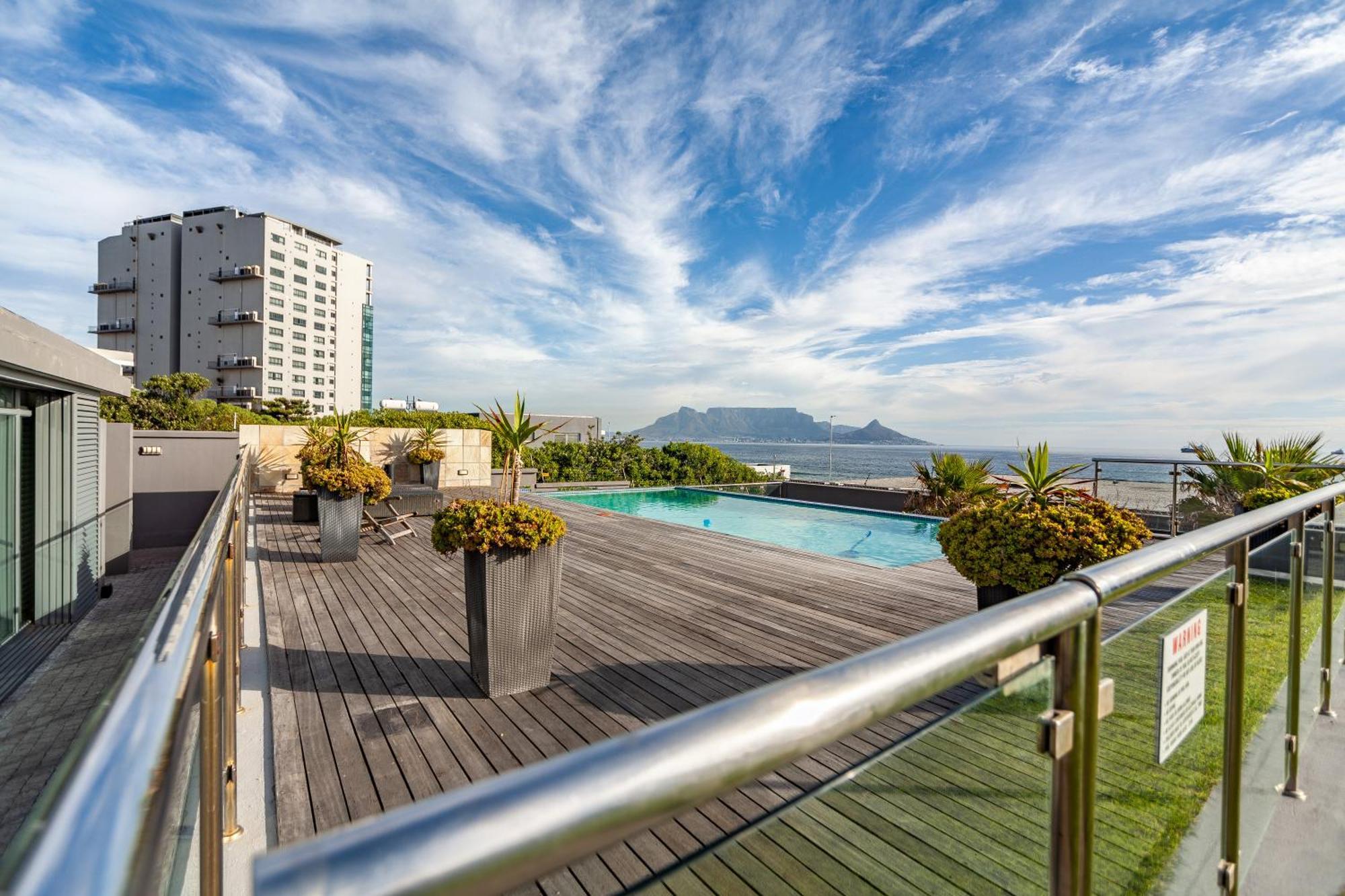 Apartment Modern Beachfront With Ocean Views - Infinity G9, Blouberg, Cape Town Bloubergstrand