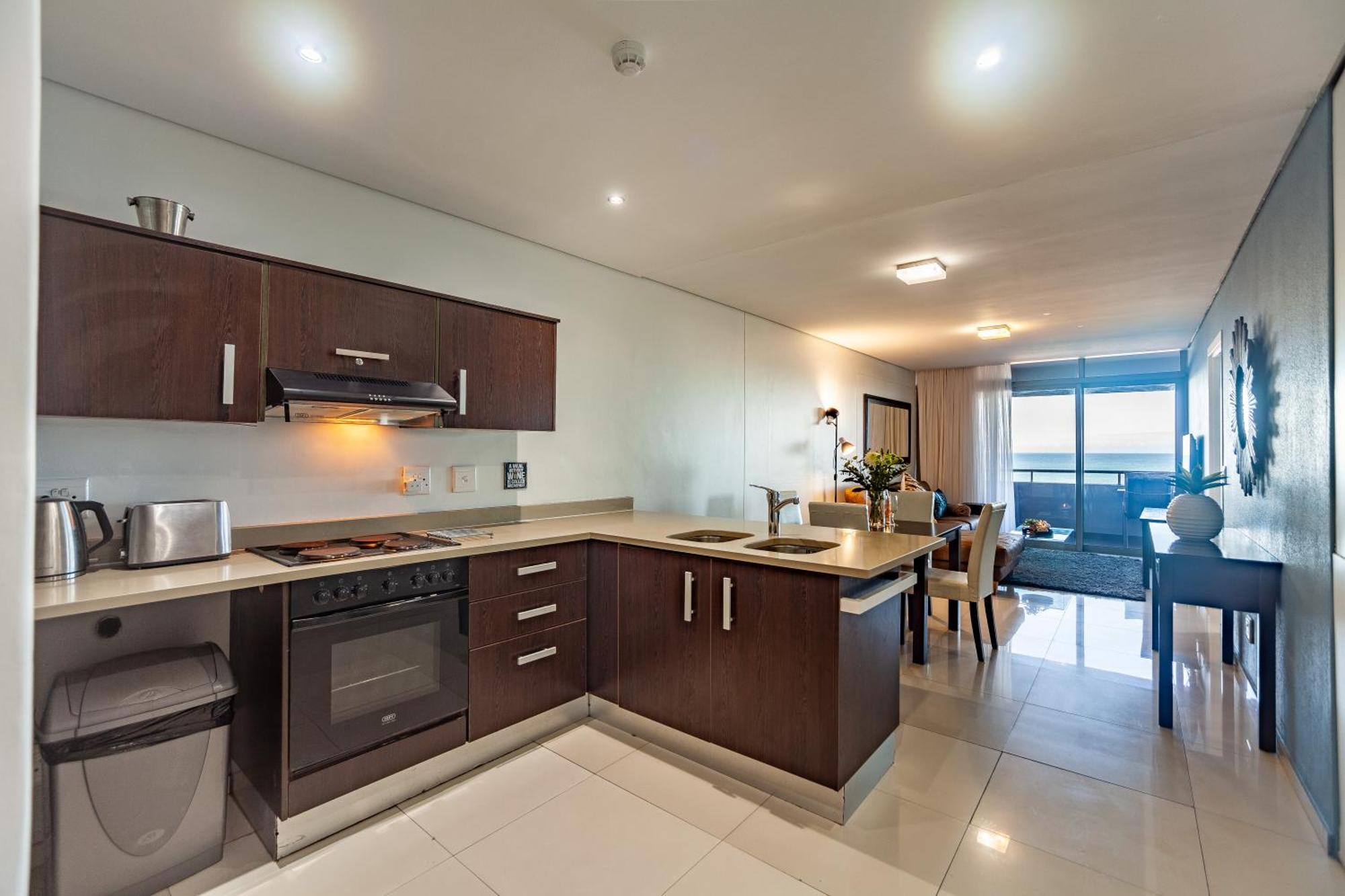Modern Beachfront With Ocean Views - Infinity G9, Blouberg, Cape Town Apartment