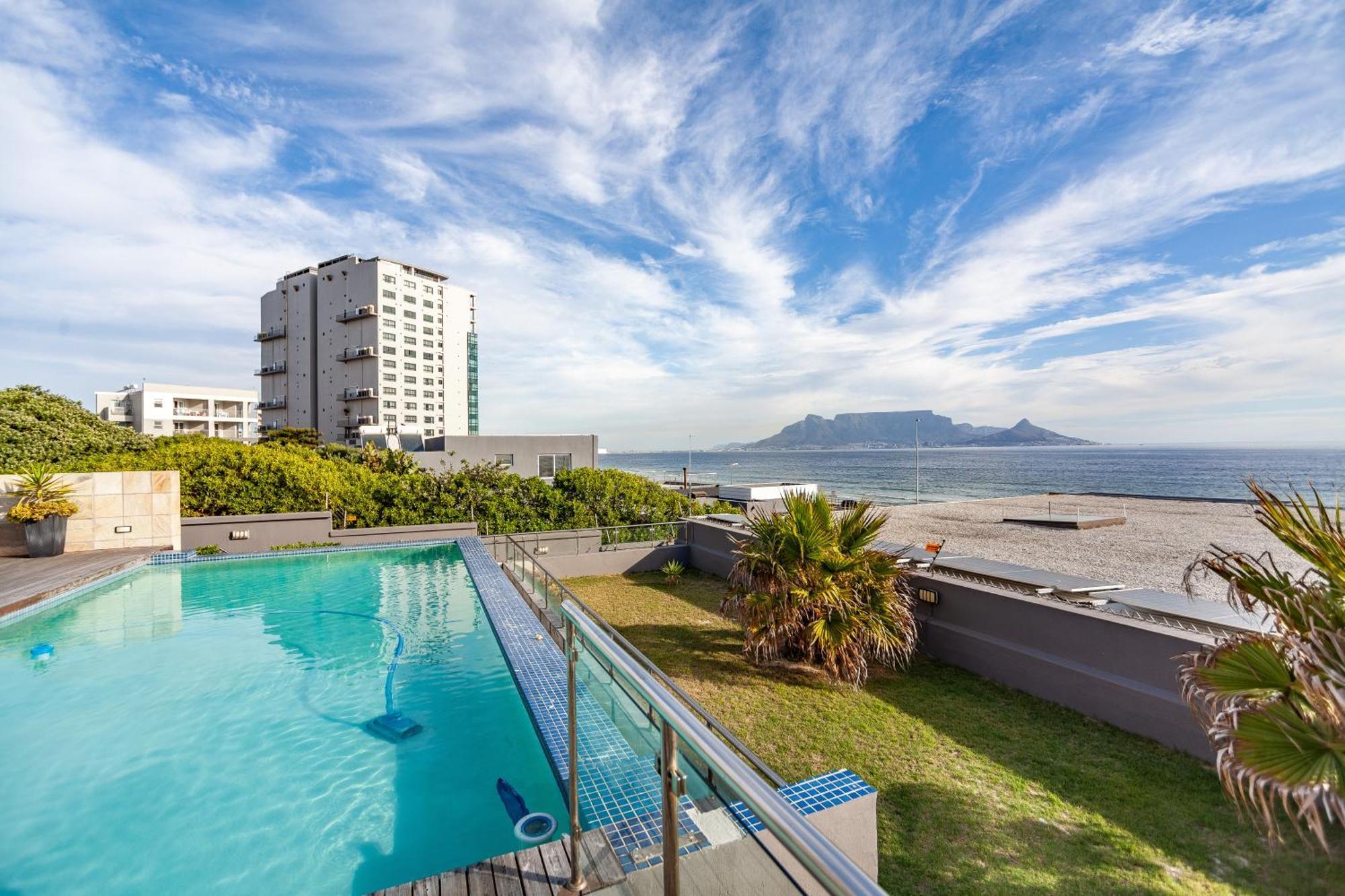 Modern Beachfront With Ocean Views - Infinity G9, Blouberg, Cape Town Apartment Bloubergstrand