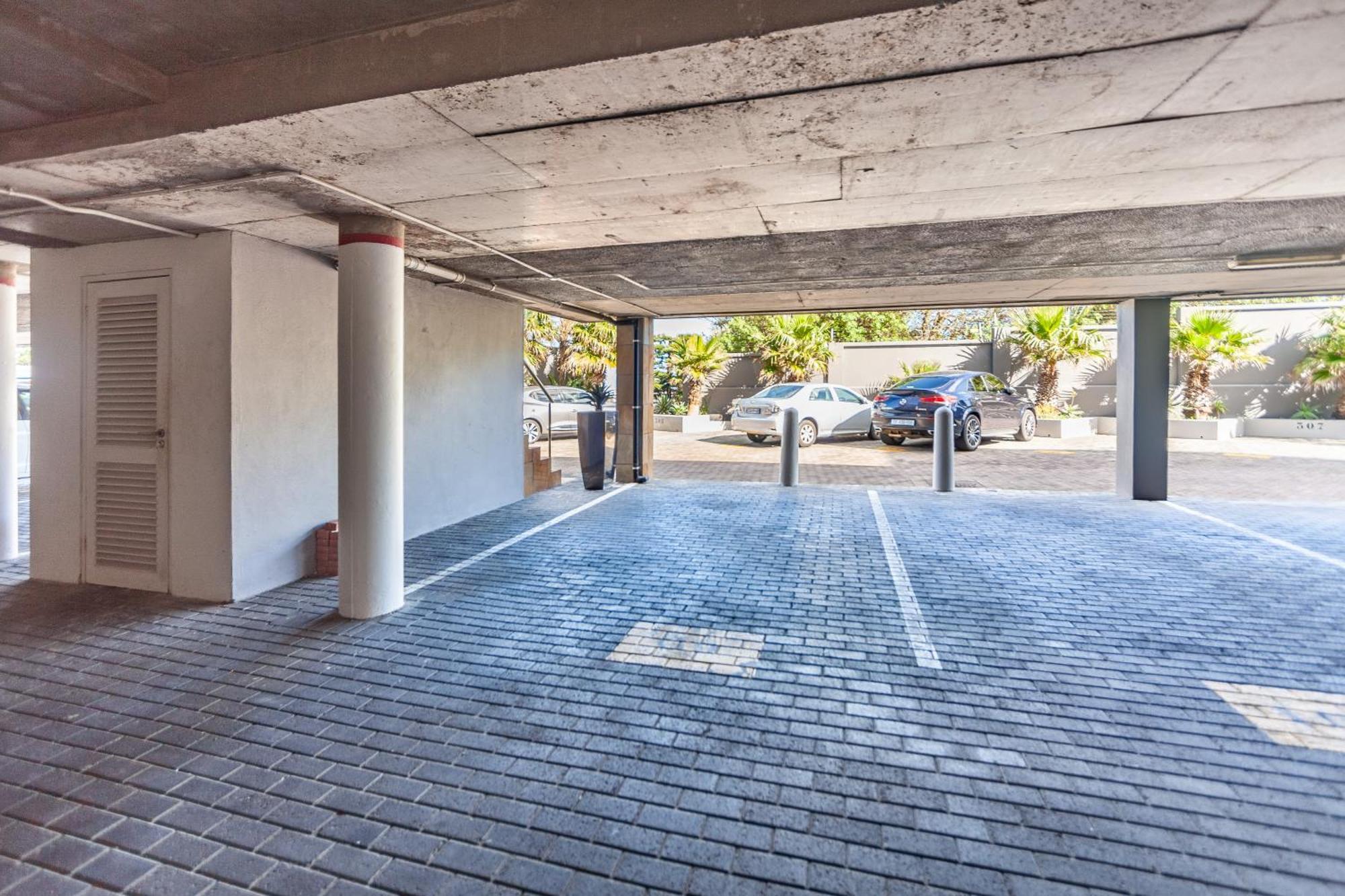 Modern Beachfront With Ocean Views - Infinity G9, Blouberg, Cape Town *