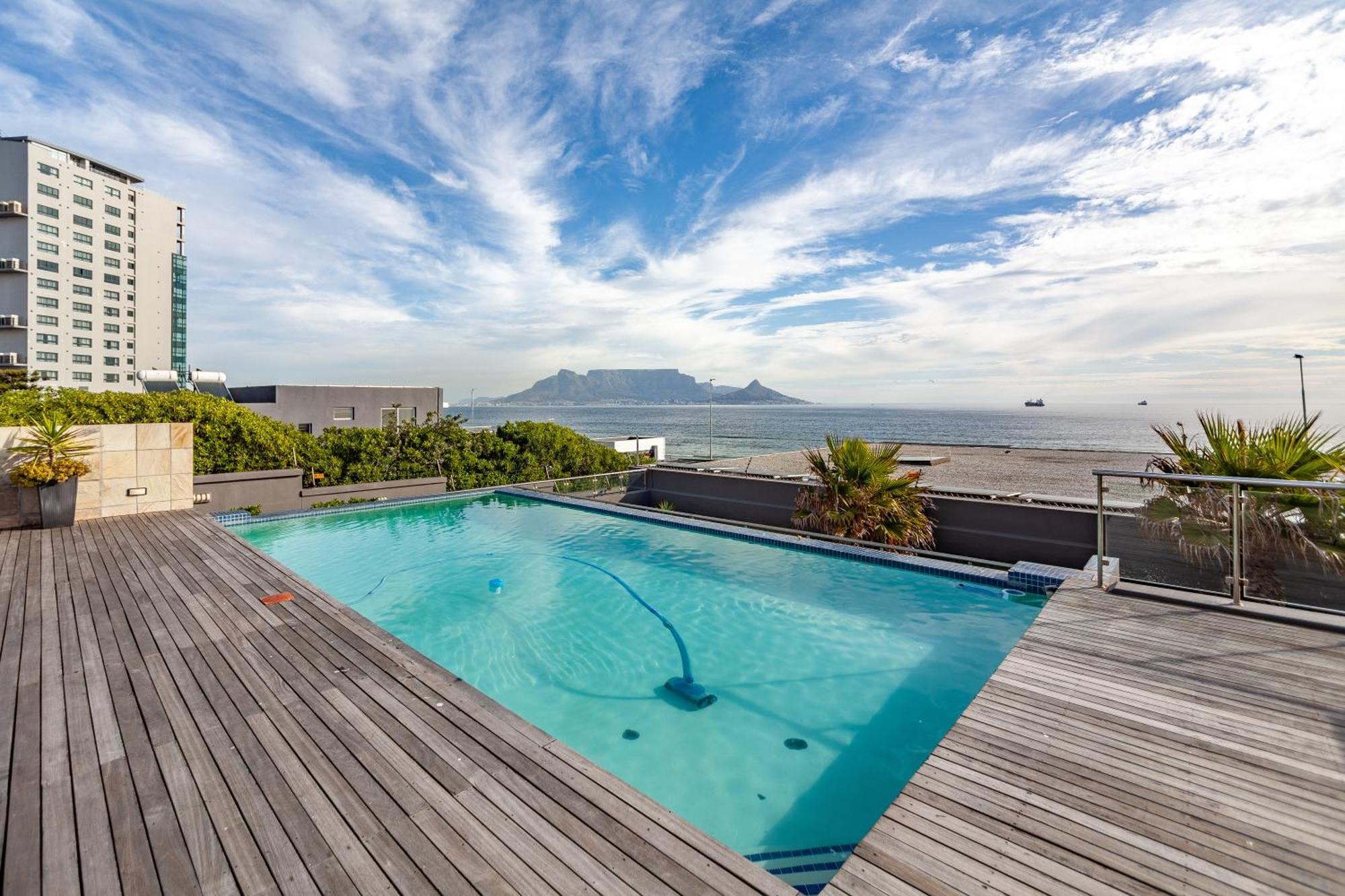 Modern Beachfront With Ocean Views - Infinity G9, Blouberg, Cape Town Apartment *