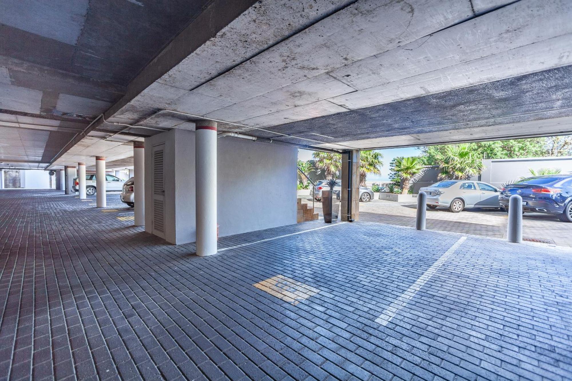 Apartment Modern Beachfront With Ocean Views - Infinity G9, Blouberg, Cape Town *