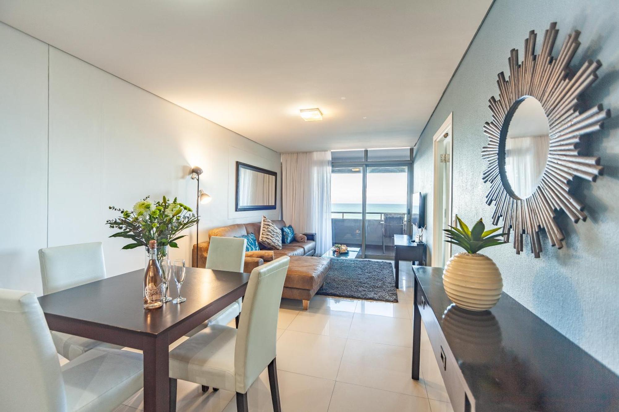 Modern Beachfront With Ocean Views - Infinity G9, Blouberg, Cape Town Apartment Bloubergstrand