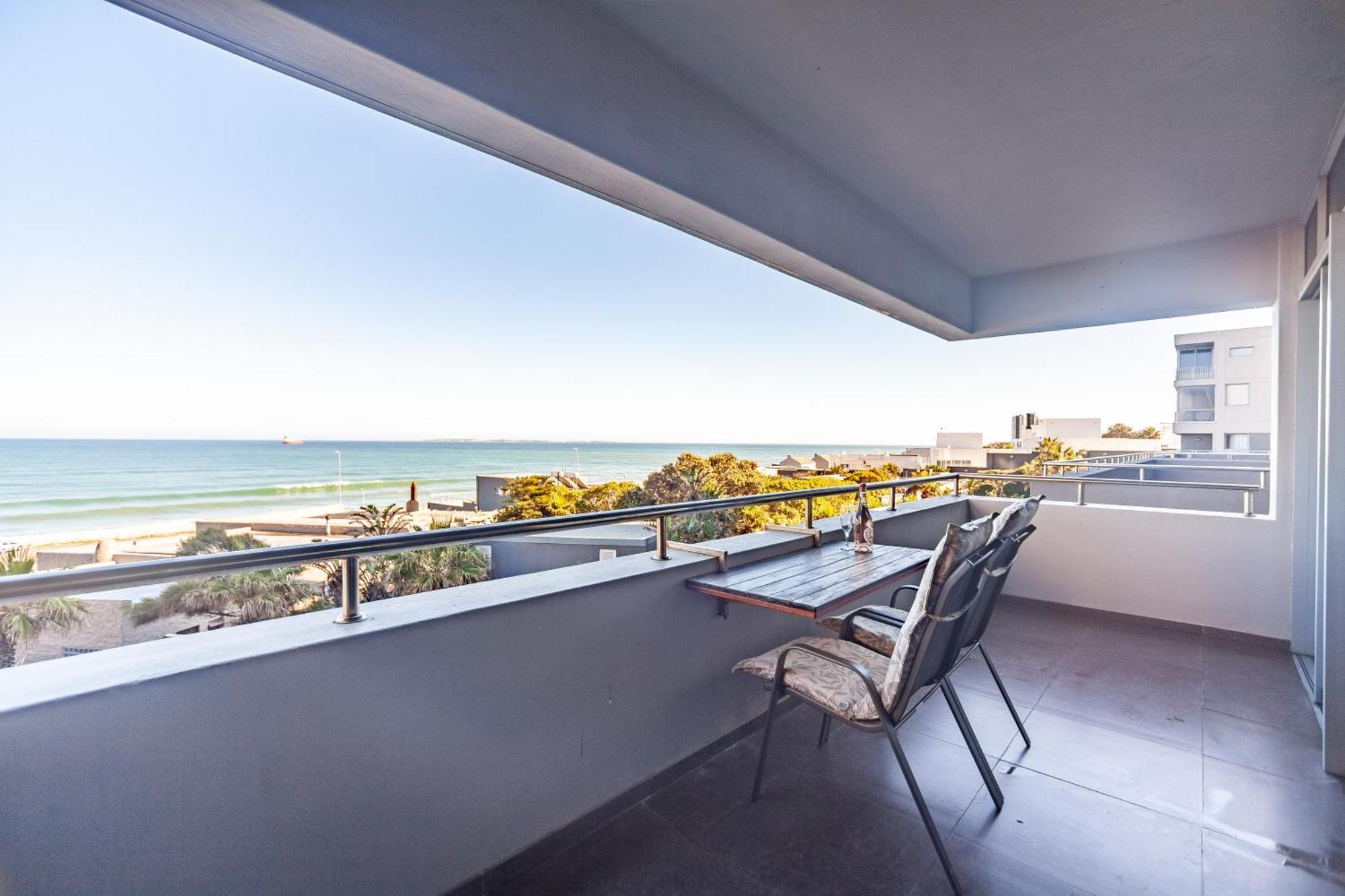 Apartment Modern Beachfront With Ocean Views - Infinity G9, Blouberg, Cape Town Bloubergstrand