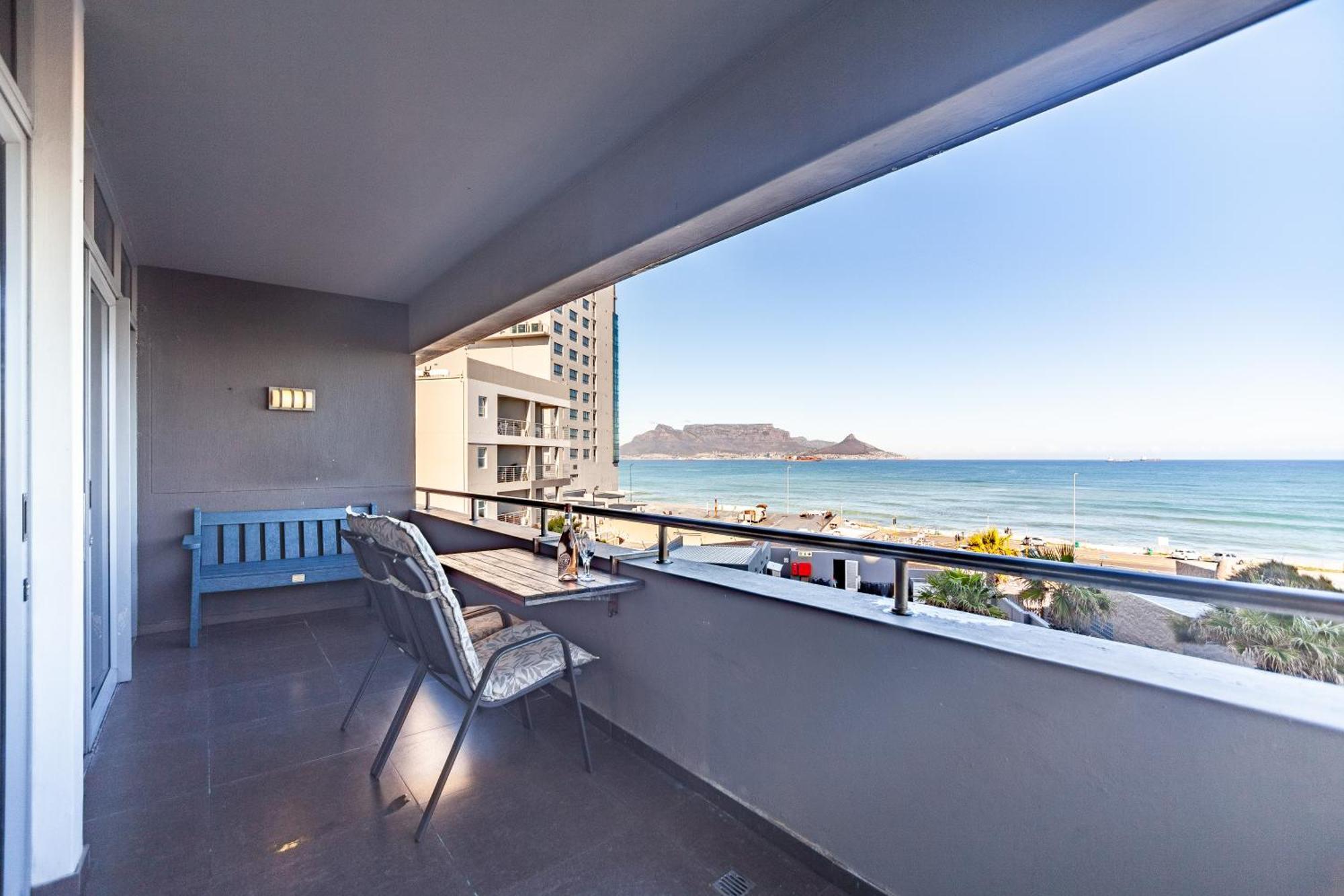 Modern Beachfront With Ocean Views - Infinity G9, Blouberg, Cape Town *