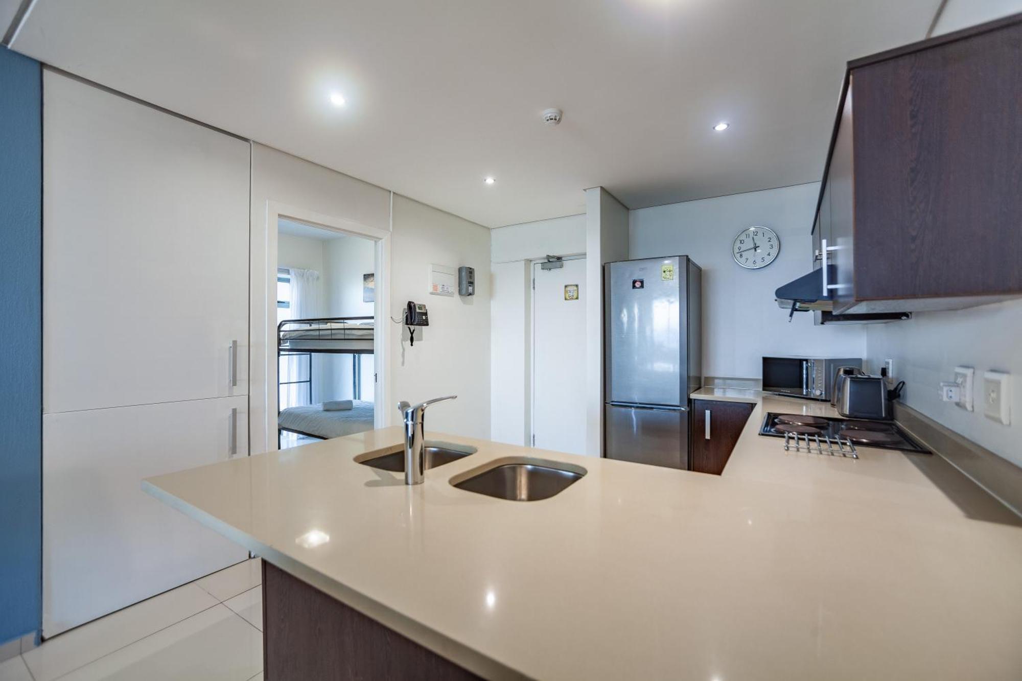 Modern Beachfront With Ocean Views - Infinity G9, Blouberg, Cape Town Apartment