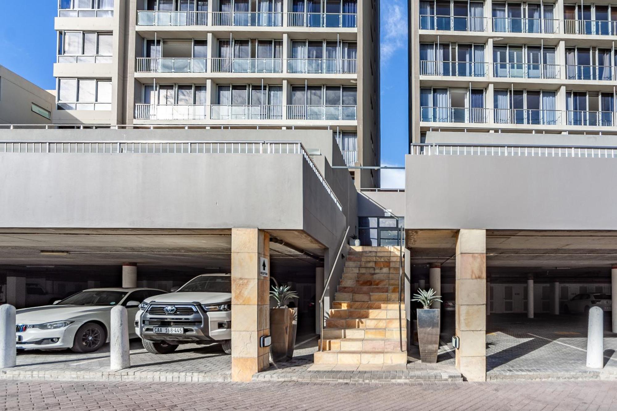 Modern Beachfront With Ocean Views - Infinity G9, Blouberg, Cape Town * Bloubergstrand