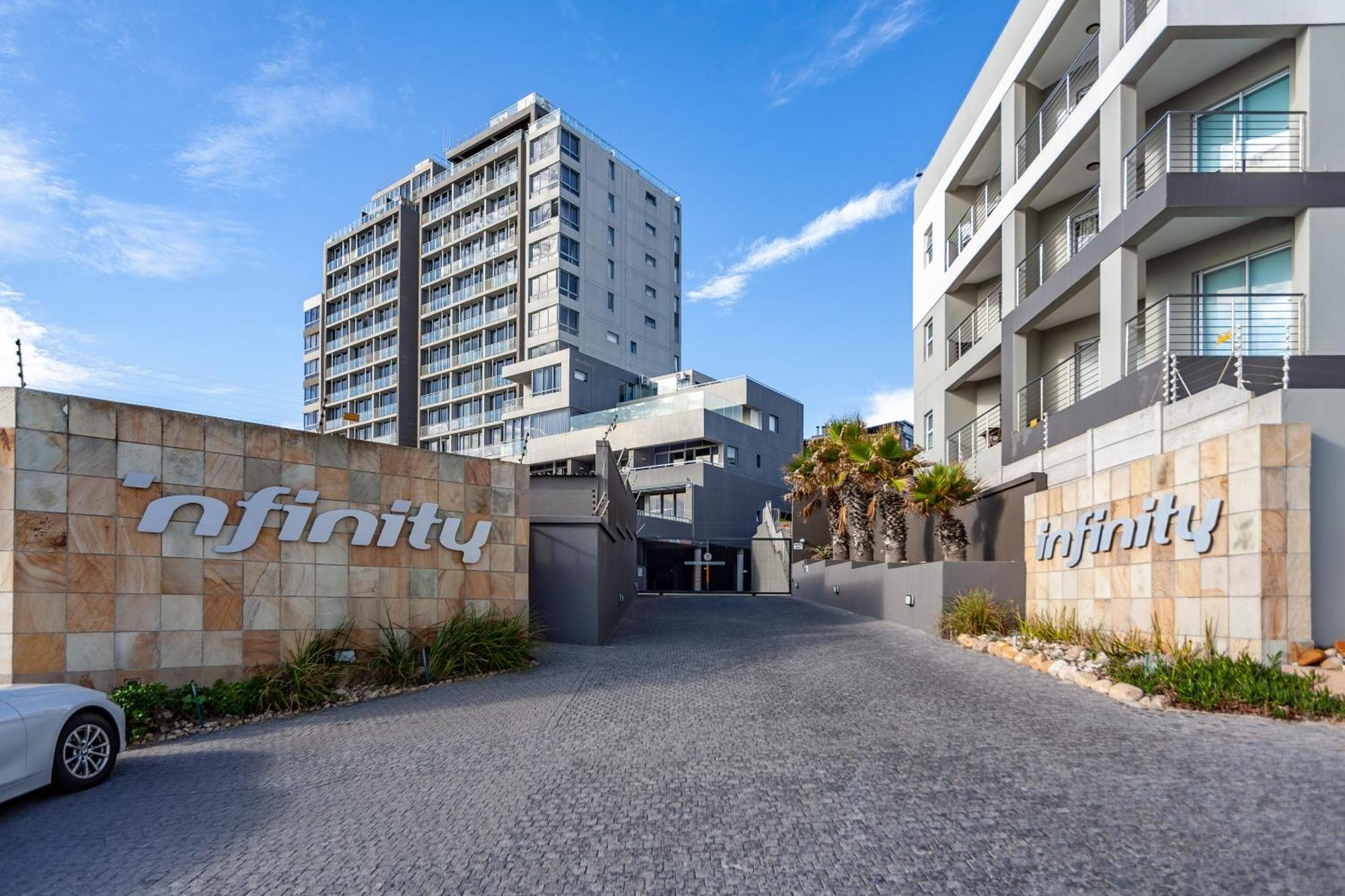Apartment Modern Beachfront With Ocean Views - Infinity G9, Blouberg, Cape Town
