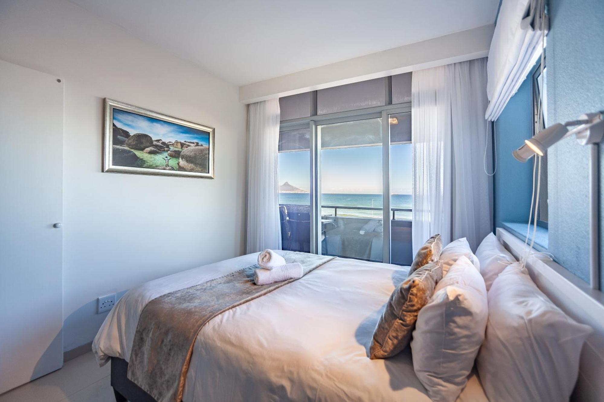 Modern Beachfront With Ocean Views - Infinity G9, Blouberg, Cape Town *