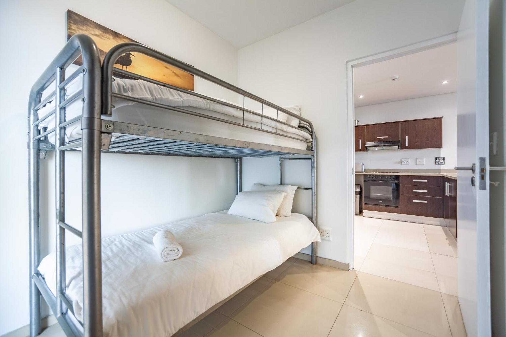 Apartment Modern Beachfront With Ocean Views - Infinity G9, Blouberg, Cape Town