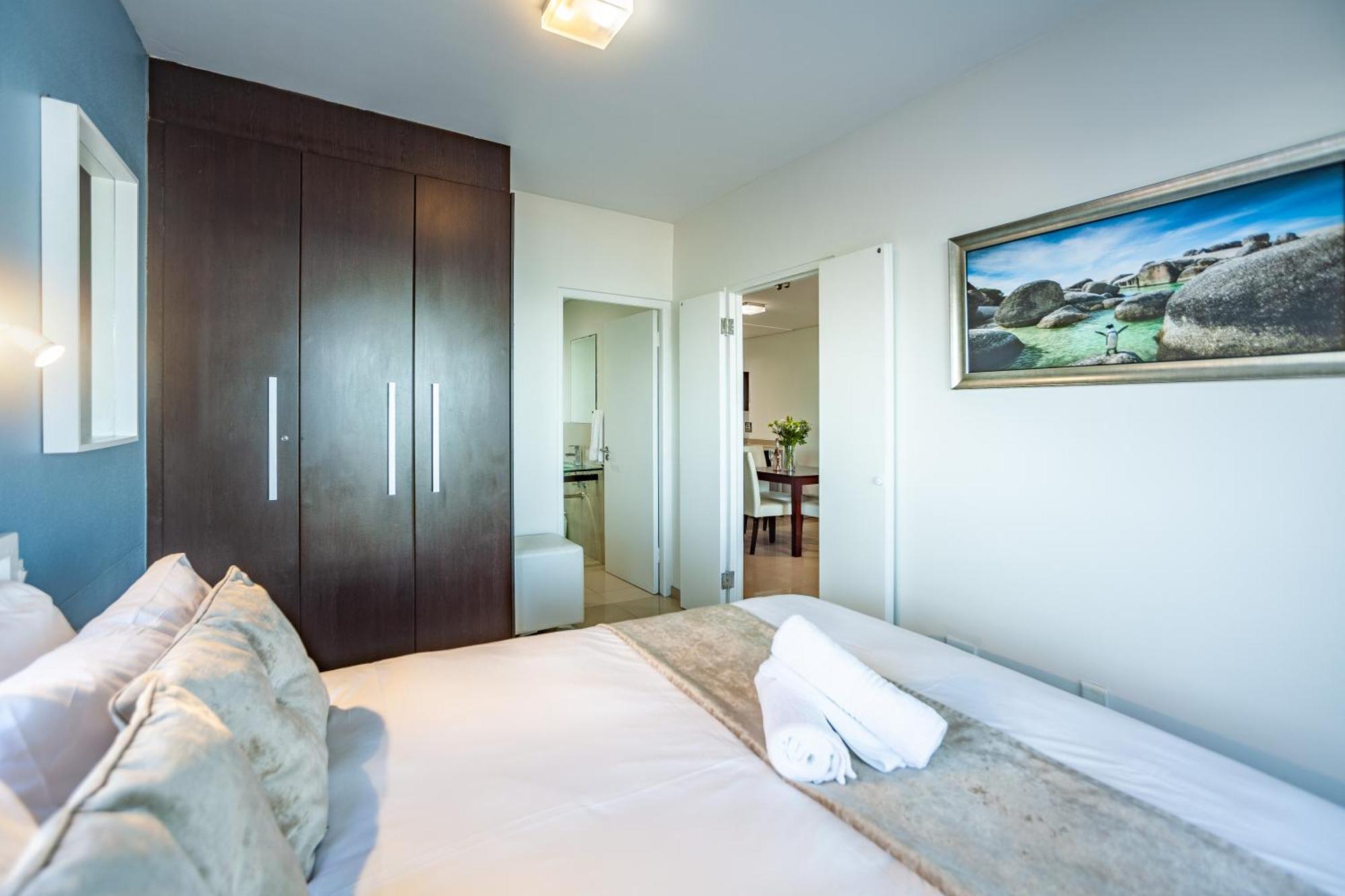 Modern Beachfront With Ocean Views - Infinity G9, Blouberg, Cape Town Apartment *