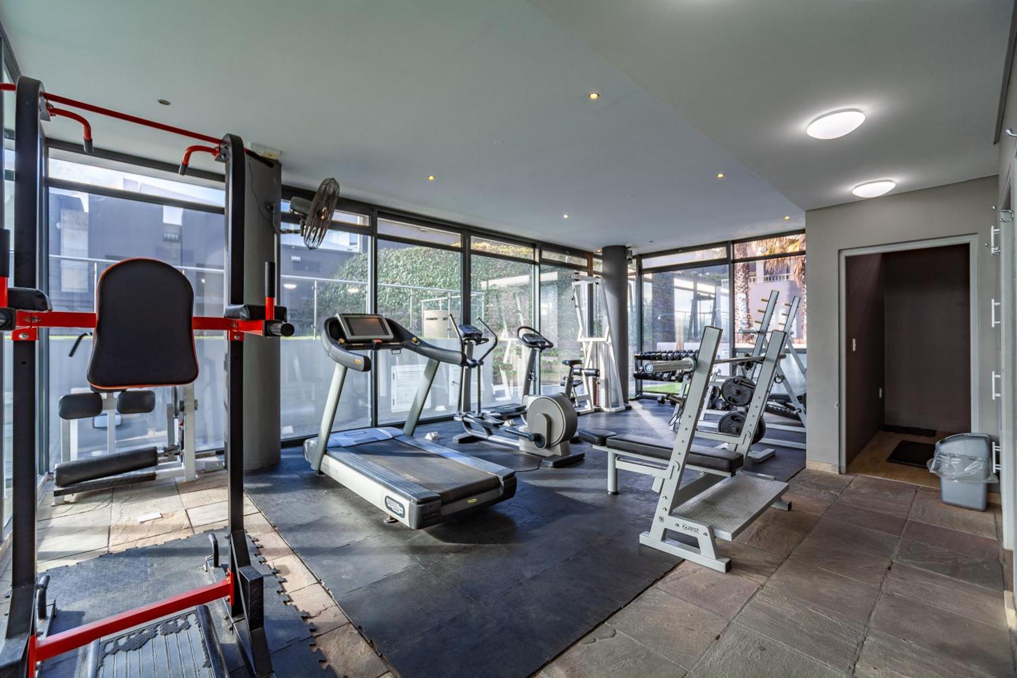Apartment Modern Beachfront With Ocean Views - Infinity G9, Blouberg, Cape Town Bloubergstrand