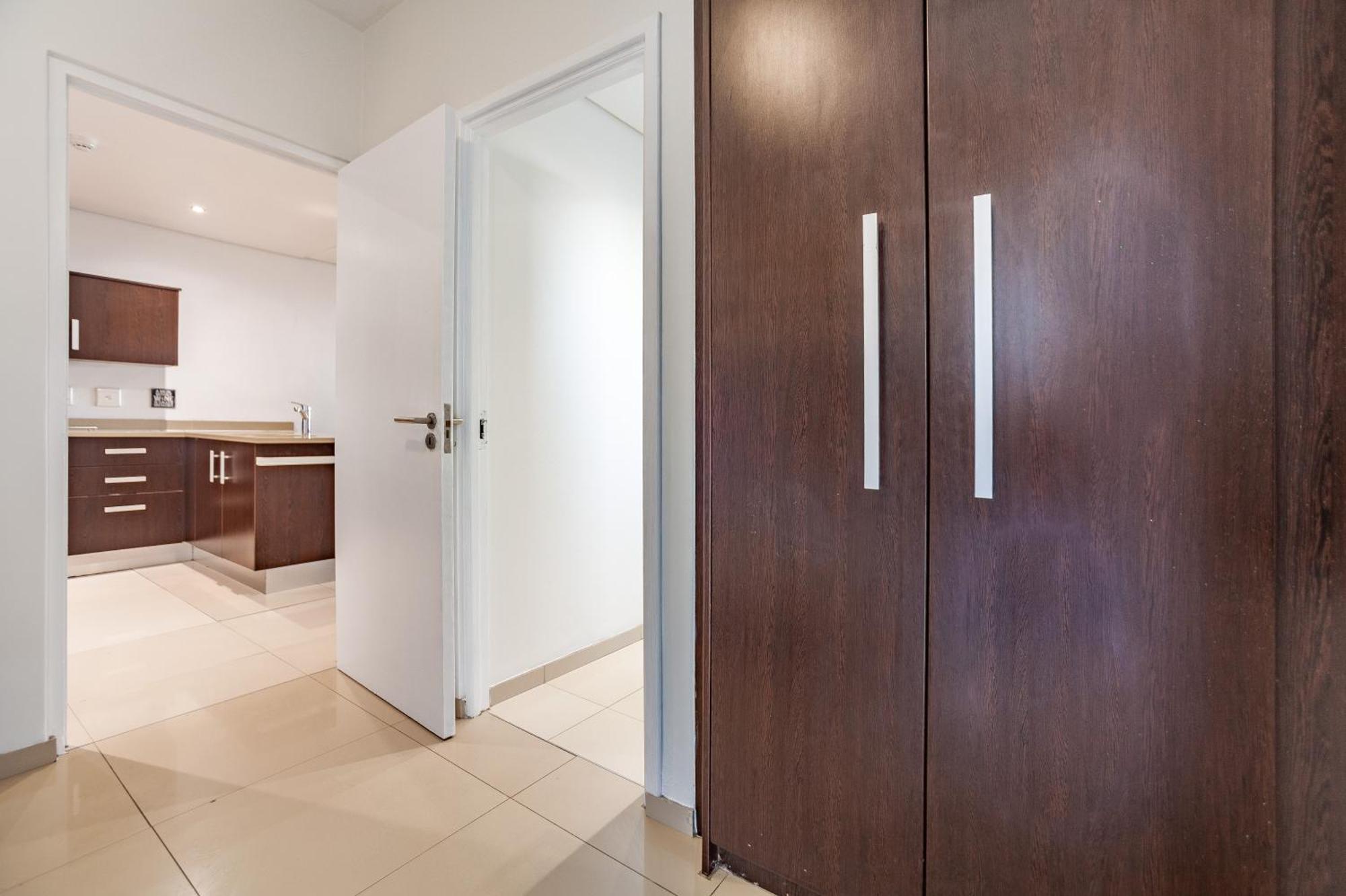 Modern Beachfront With Ocean Views - Infinity G9, Blouberg, Cape Town Bloubergstrand