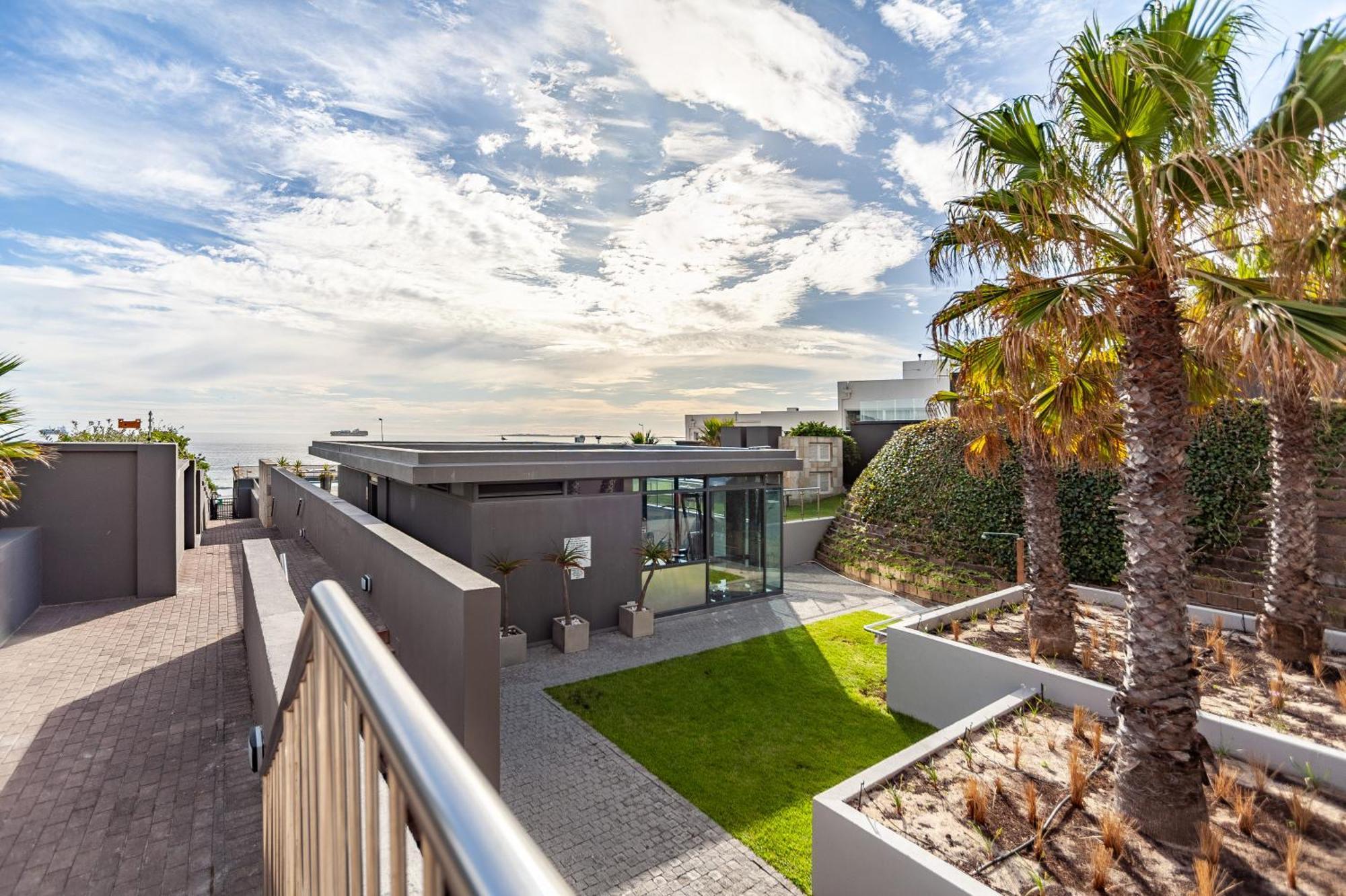 Modern Beachfront With Ocean Views - Infinity G9, Blouberg, Cape Town