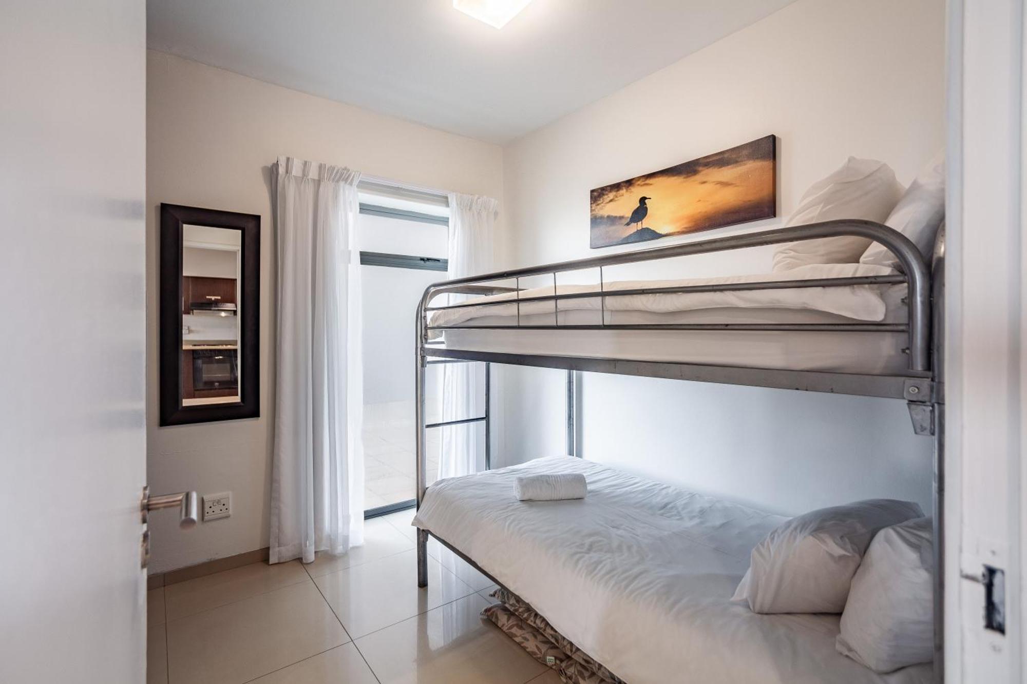 Modern Beachfront With Ocean Views - Infinity G9, Blouberg, Cape Town *